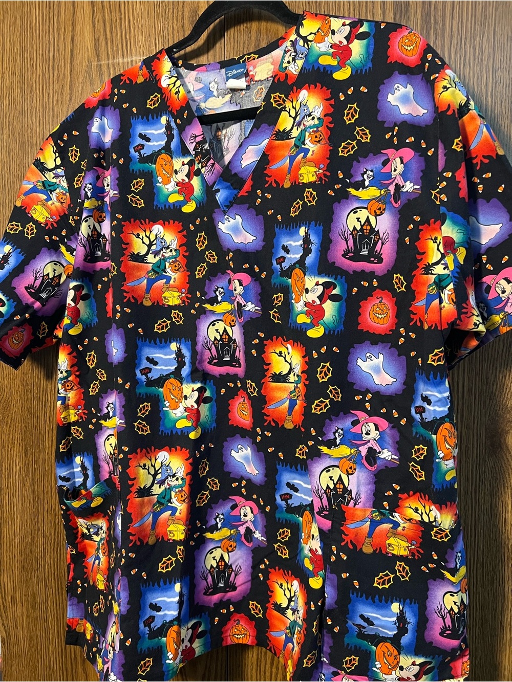 Disney Halloween Scrub Shirt XXL Mickey Mouse Figaro Minnie Goofy Pockets V-Neck